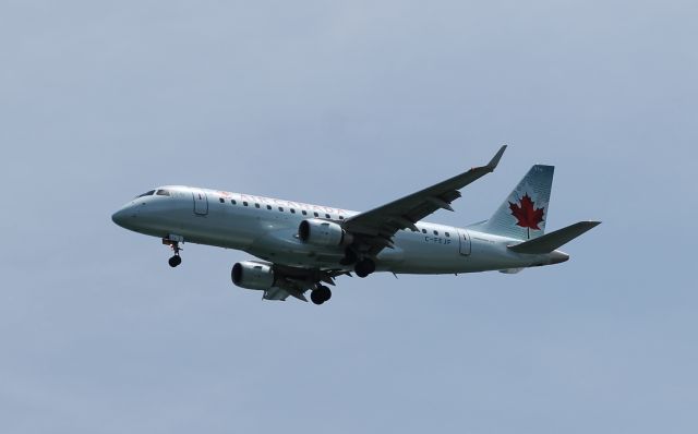 Embraer ERJ 175 (C-FEJF)