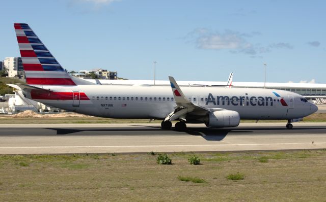 Boeing 737-800 (N971NN)