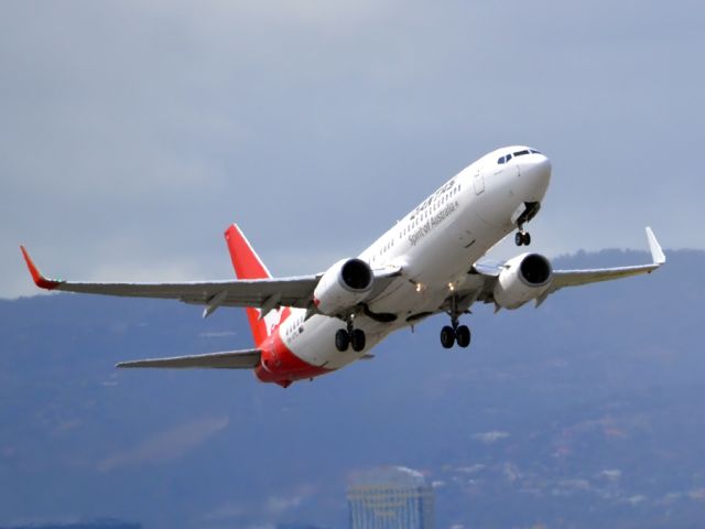 Boeing 737-800 (VH-VYL) - Getting airborne off runway 23 and heading to Brisbane. Saturday, 24th March 2012.