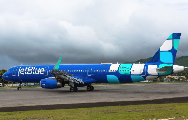 Airbus A321 (N983JT)
