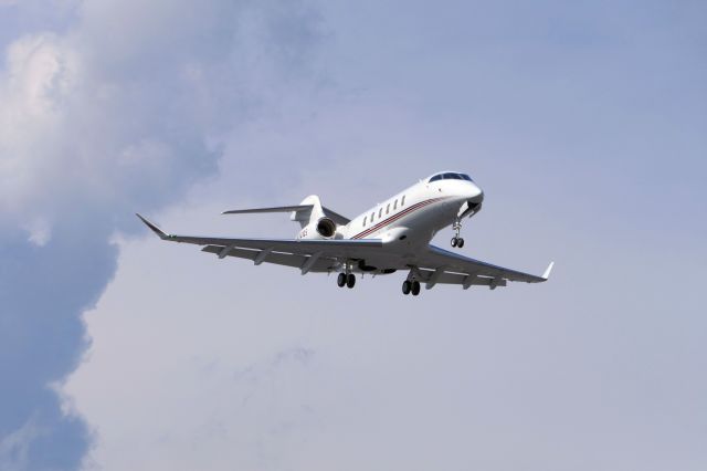 Canadair Challenger 350 (N741QS)