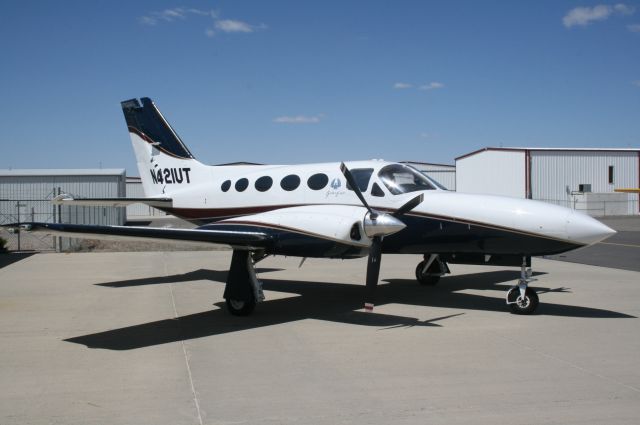 Cessna 421 (N421UT)