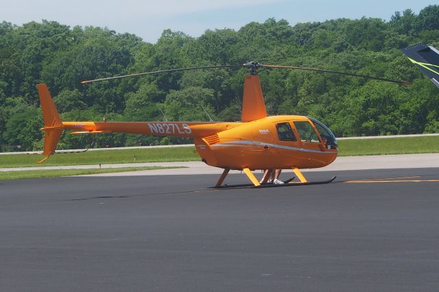 Robinson R-44 (N827LS)