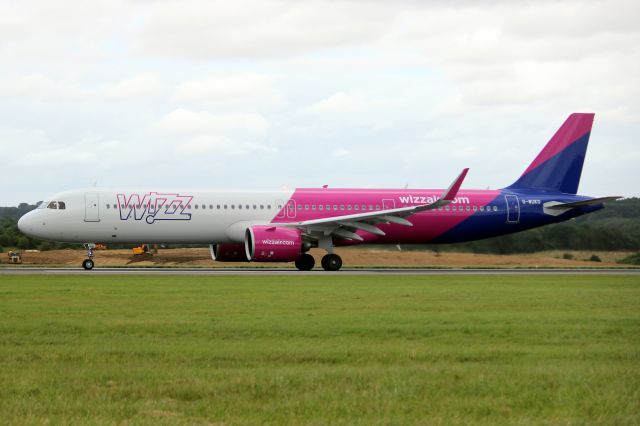 Airbus A321neo (G-WUKO) - Departing rwy 25 on 13-Aug-21 operating flight WUK5125 to LEPA.