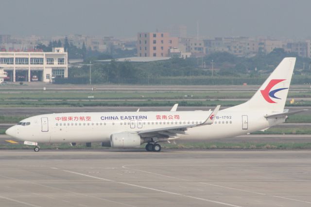 Boeing 737-800 (B-1702)