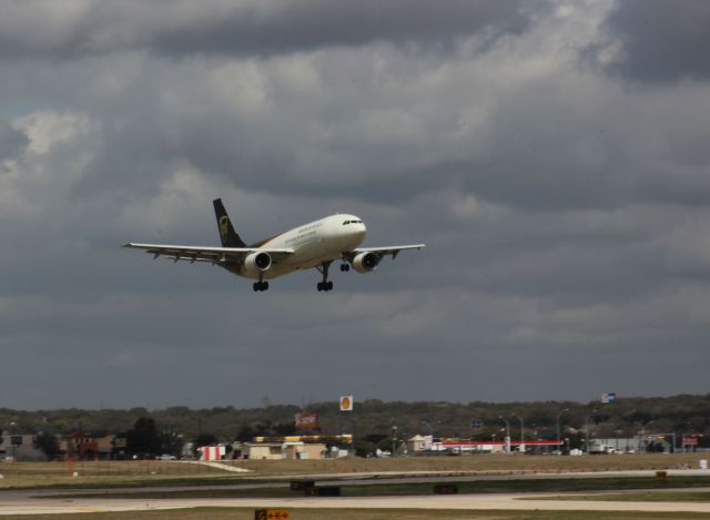 Airbus A300F4-600 (N157UP) - Go-Around, Rwy 12R