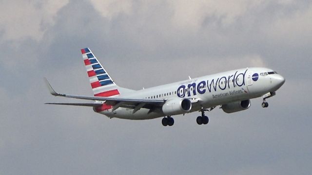 Boeing 737-800 (N919NN) - Americans third "OneWorld" B737-800 comes into DFW after a flight from Boston.