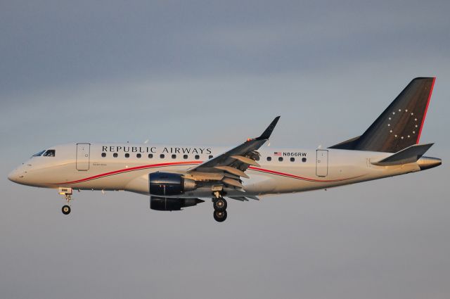 Embraer 170/175 (N866RW) - Seen at KDCA on 4/4/2010.      a href=http://discussions.flightaware.com/profile.php?mode=viewprofile&u=269247  [ concord977 profile ]/a