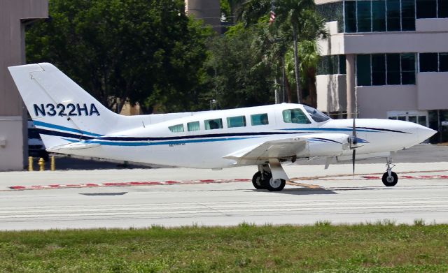 Cessna 402 (N322HA)