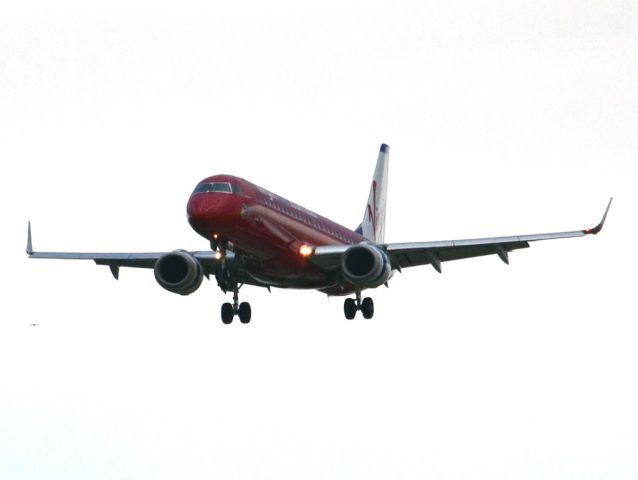 Embraer ERJ-190 (VH-ZPH) - On short finals for runway 05. Thursday 12th July 2012.