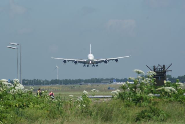 Airbus A380-800 (A6-EDY) - Emirates Final Approach EHAM RWY18R