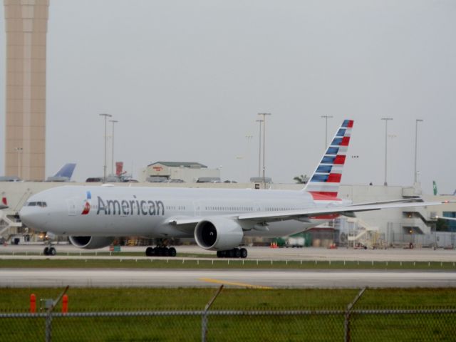 BOEING 777-300ER (N729AN)