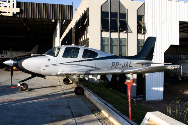Cirrus SR-22 (PP-JAL)