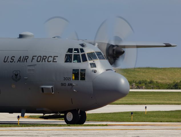 Lockheed C-130 Hercules (92-3021) - VADER21, a Lockheed C-130 H2, reg. 92-3021, (c/n 382-5312), with some prop blur returning to the ramp after their demo at the Cleveland National Air Show on 2 Sep 2023. Rumor has it the 910th Airlift Wing will upgrade their fleet with the Lockheed C-130 J model. br /Shutter: 1/100br /ISO: 100br /F/Stop: f/11br /Focal Length: 400 mm