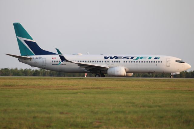 Boeing 737-800 (C-GWSR)