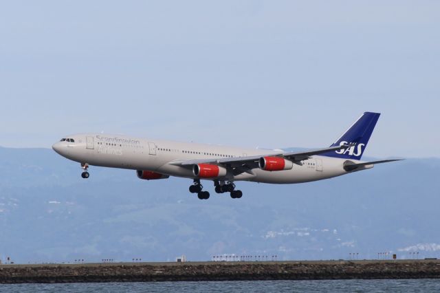 Airbus A340-300 (LN-RKF)