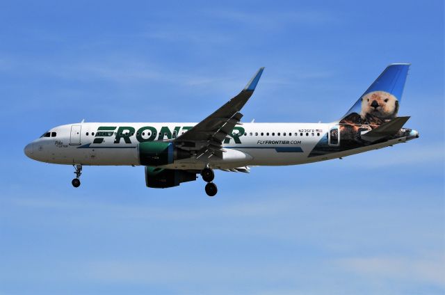 Airbus A320 (N235FR)