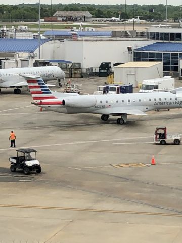 Canadair Challenger (N524AE) - N524AE AA Bombardier RJ’s at KCLT “E” concourse.