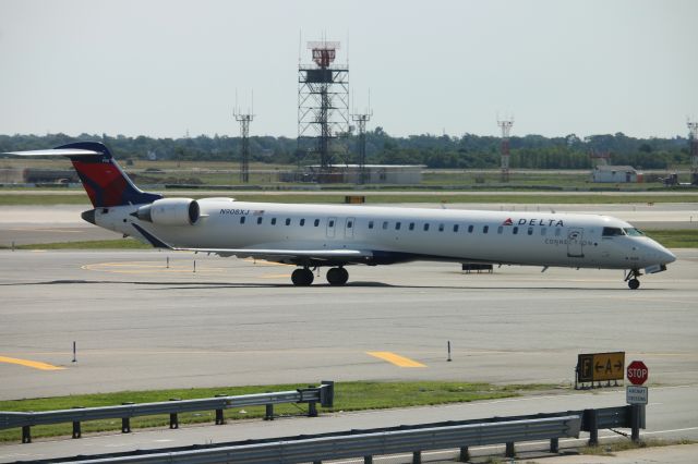 Canadair Regional Jet CRJ-200 (N908XJ)