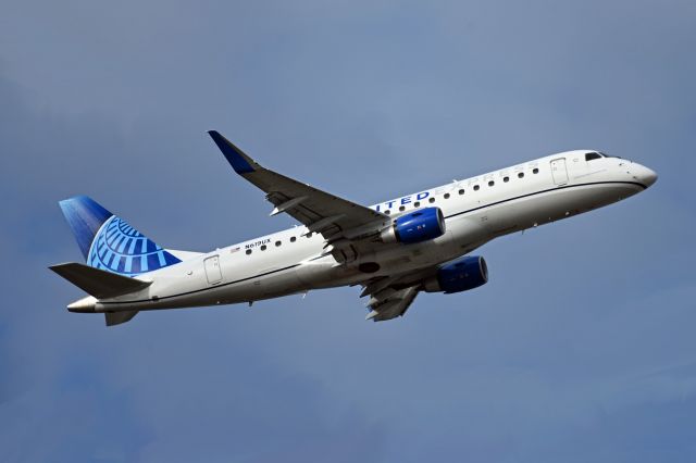 Embraer 175 (N619UX)