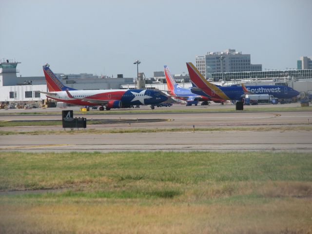 BOEING 737-300 (N352SW) - Southwest Airlines flight 2569 departing Dallas and heading out to El Paso, TX