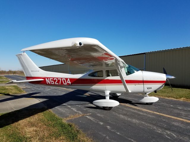 Cessna Skylane (N52704)
