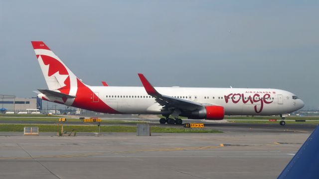 BOEING 767-300 (C-FMWV) - Air Canada Rouge Boeing 767-333(ER)(WL) C-FMWV in Toronto 