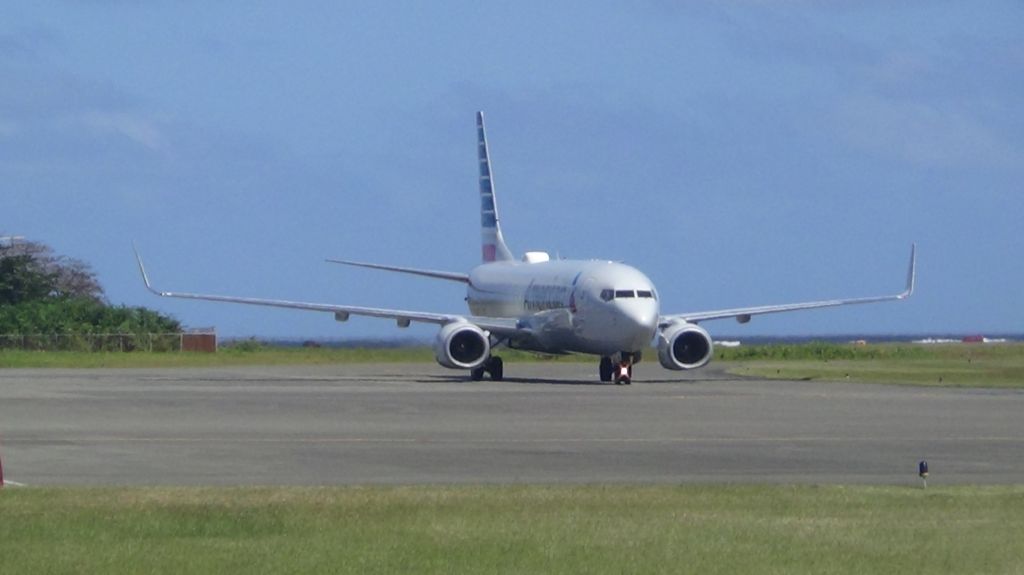 Boeing 737-800 (N864NN)