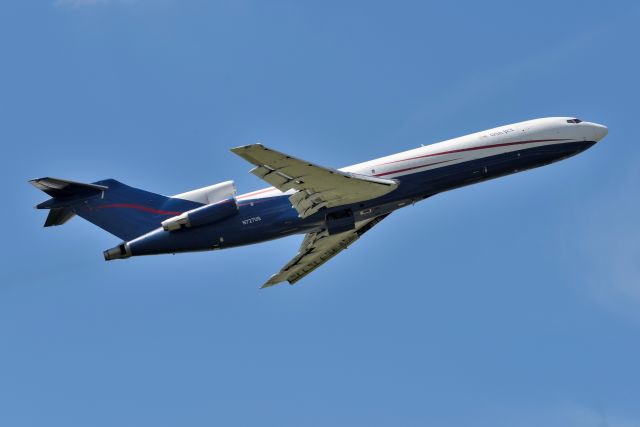 BOEING 727-200 (N727US) - 06-02-22 Climbing out off of Runway 32.