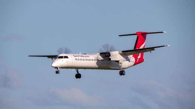 de Havilland Dash 8-400 (VH-LQL)