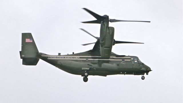 Bell V-22 Osprey (16-8297) - Presidential / USMC MV-22B #168297 with HMX-1 on final to Rwy 16R on 4/19/14. (Code 05 / cn D0214).