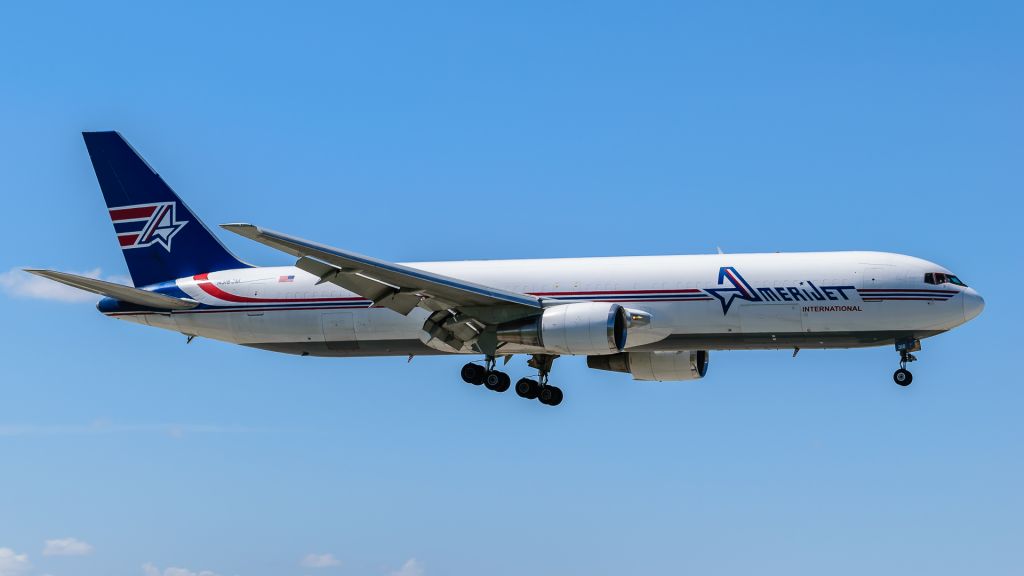 BOEING 767-300 (N316CM) - N316CM br /B763 CN:24146 br /AJT734 MGA-MIA br /2017-05-03 KMIA RWY 9