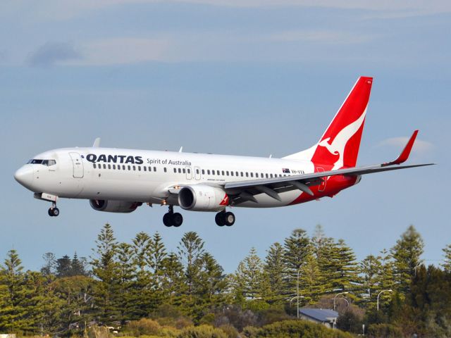 Boeing 737-800 (VH-VXA) - On short finals for runway 05. Thursday 12th July 2012.