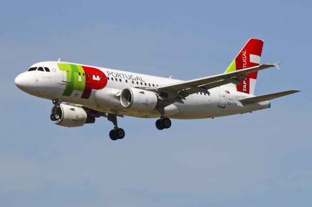 Airbus A320 (CS-TTP)