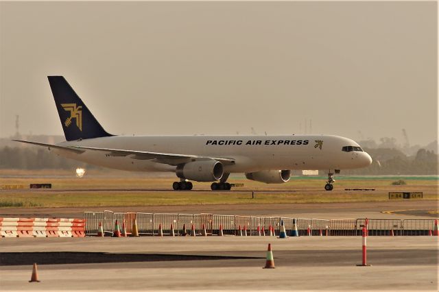 Boeing 757-200 (VH-POA)