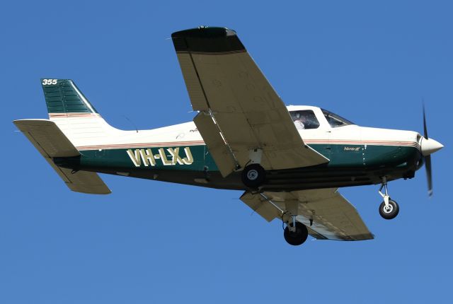 Piper Cherokee (VH-LXJ)