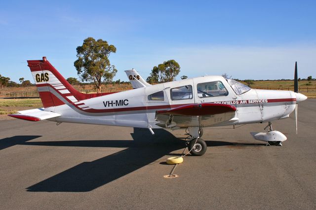 Piper Cherokee (VH-MIC)