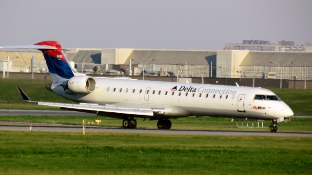 Canadair Regional Jet CRJ-700 (N668CA)