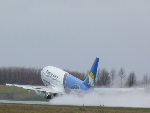 Boeing 737-200 (C-GSPW)