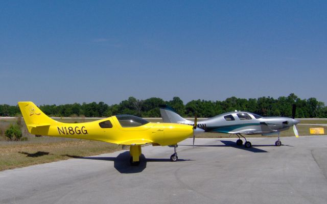 Lancair Lancair 4 (N9XW) - LANCAIR DEMOSTRATION FLIGHT at KLAL for 2007 Sun&Fun. N9XW, Lancair-IVP Turboprop leads N18GG, Lancair Legacy. Photo taken at Runway 09 staging area prior to flight.