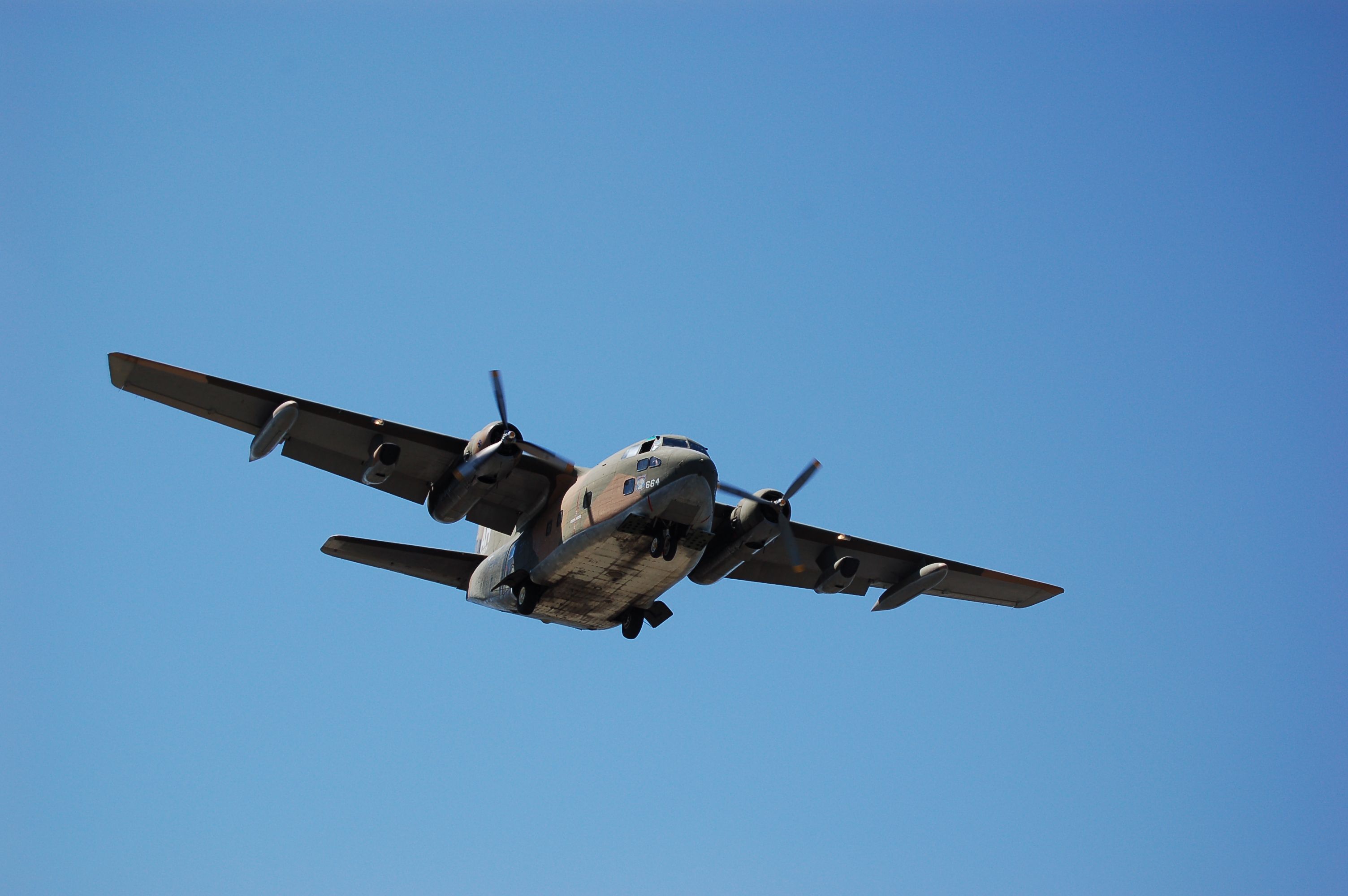 — — - Wings & Wheels 2016! Sloas Field. Thunder Pig! C123 flyby