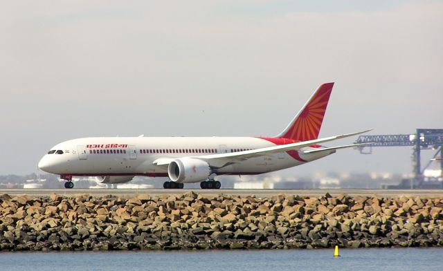 Boeing 787-8 (VT-ANQ) - This Boeing 787-8 Dreamliner in Air India Colours looks great departing Sydney Australia on Saturday 09-08-2014.