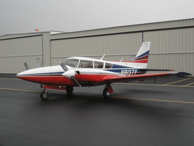 Piper PA-30 Twin Comanche (N8137Y)