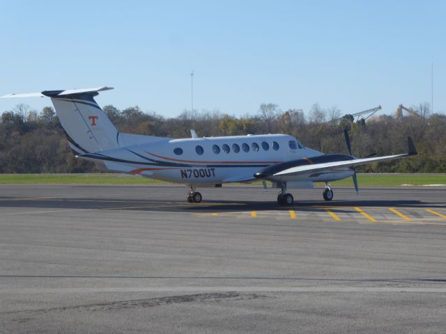 Beechcraft Super King Air 300 (N700UT)