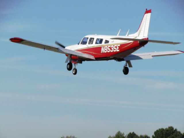 Piper Saratoga/Lance (N8535E) - Landing RWY 24