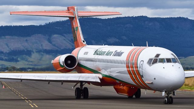 McDonnell Douglas MD-87 (N297EA)