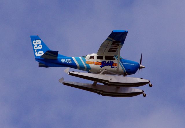 Cessna 206 Stationair (VH-UBI) - Now with floats over Port Phillip Bay