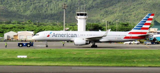 Boeing 757-200 (N185AN)