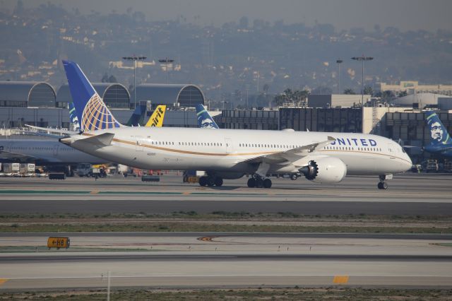 BOEING 787-10 Dreamliner (N12003)