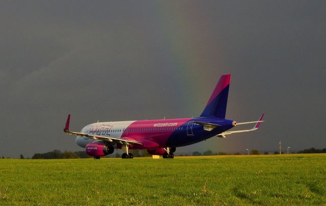 Airbus A320 (G-WUKD) - EPLB